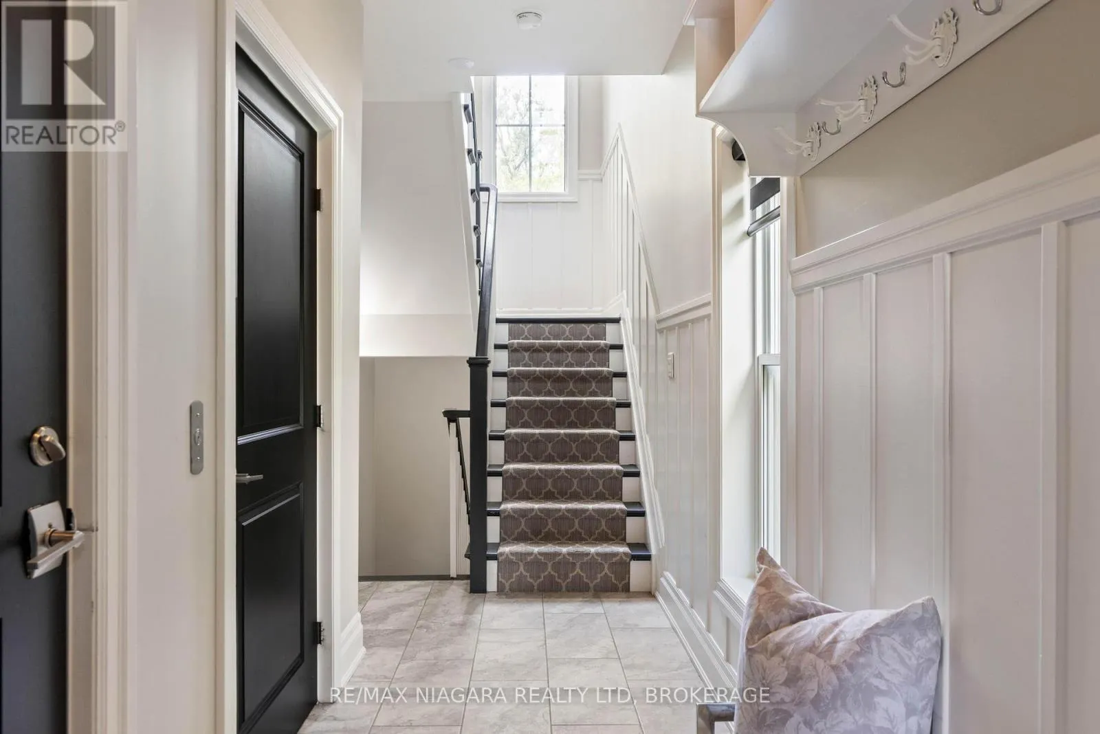 4 ABERDEEN LANE S