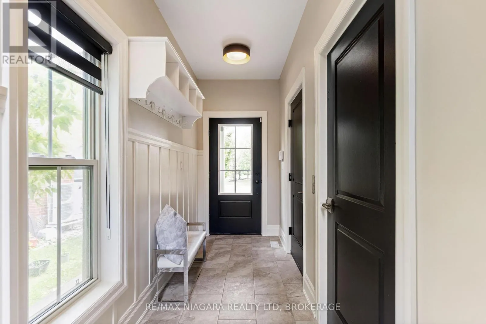 4 ABERDEEN LANE S