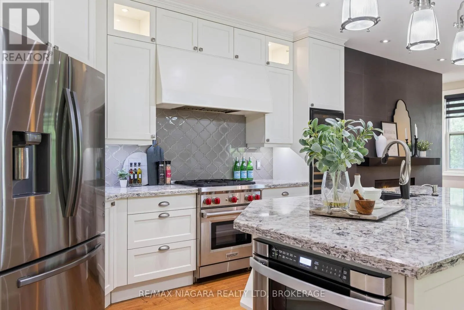 4 ABERDEEN LANE S