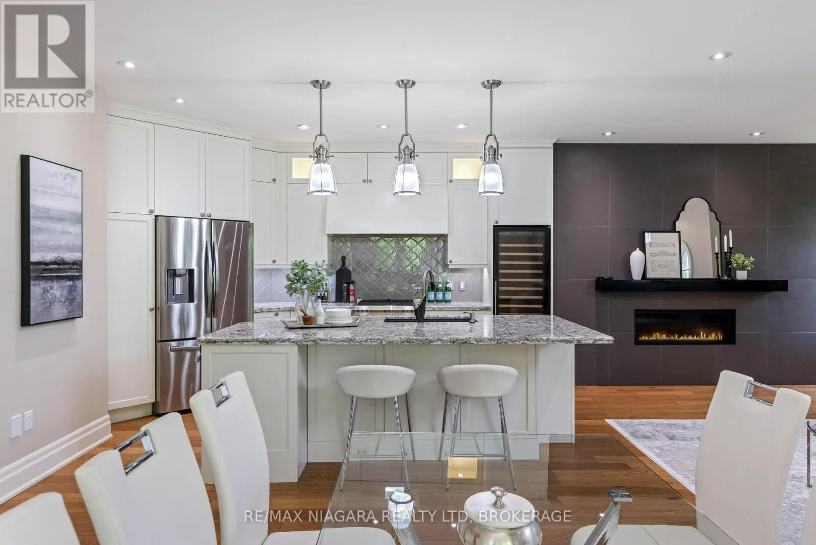 4 ABERDEEN LANE S