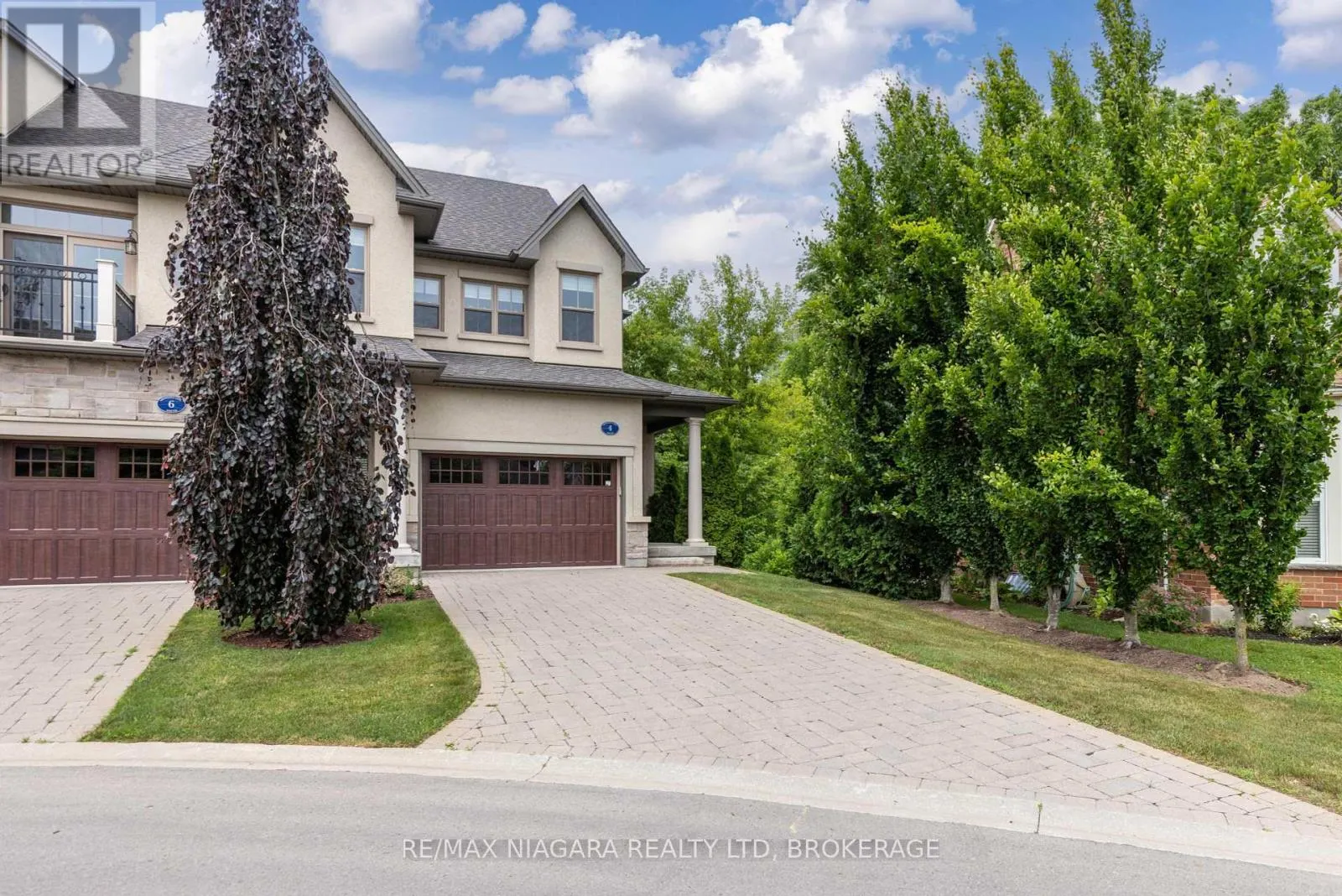 4 ABERDEEN LANE S
