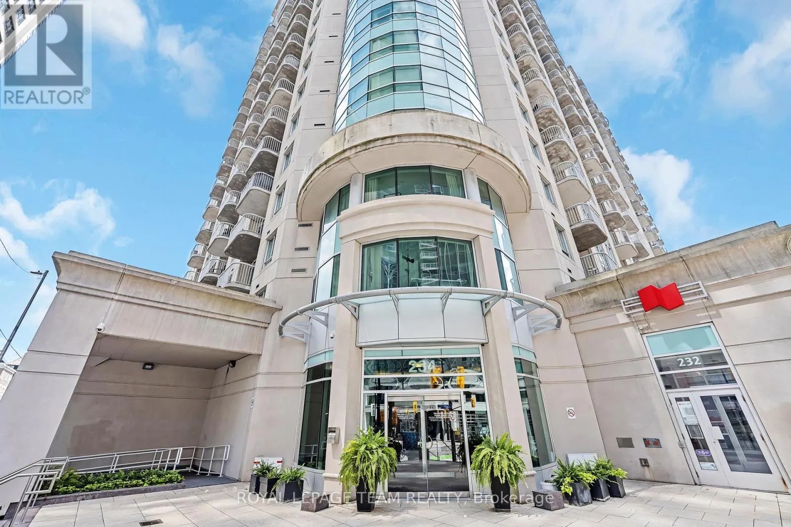 1404 - 234 RIDEAU STREET