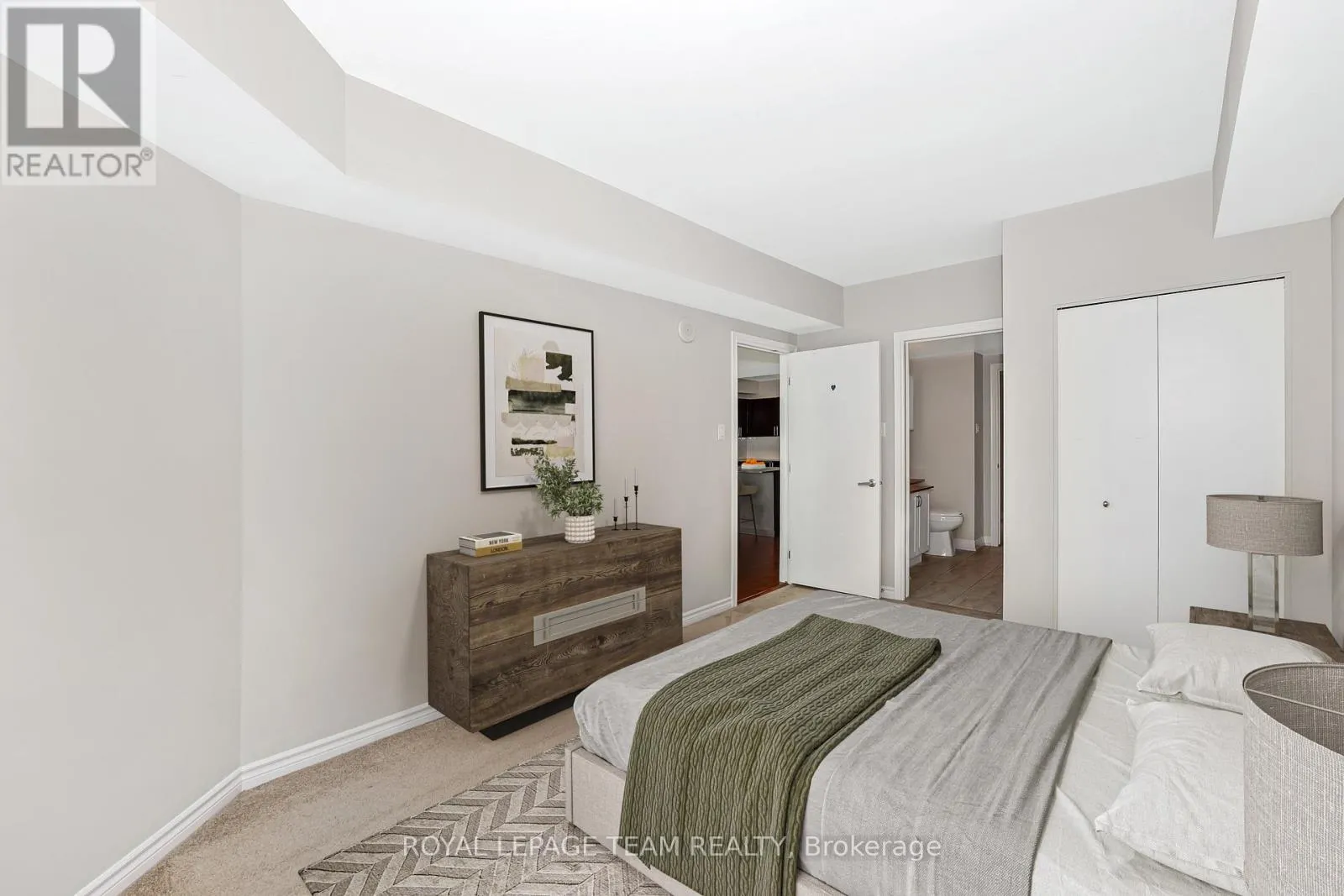 1404 - 234 RIDEAU STREET