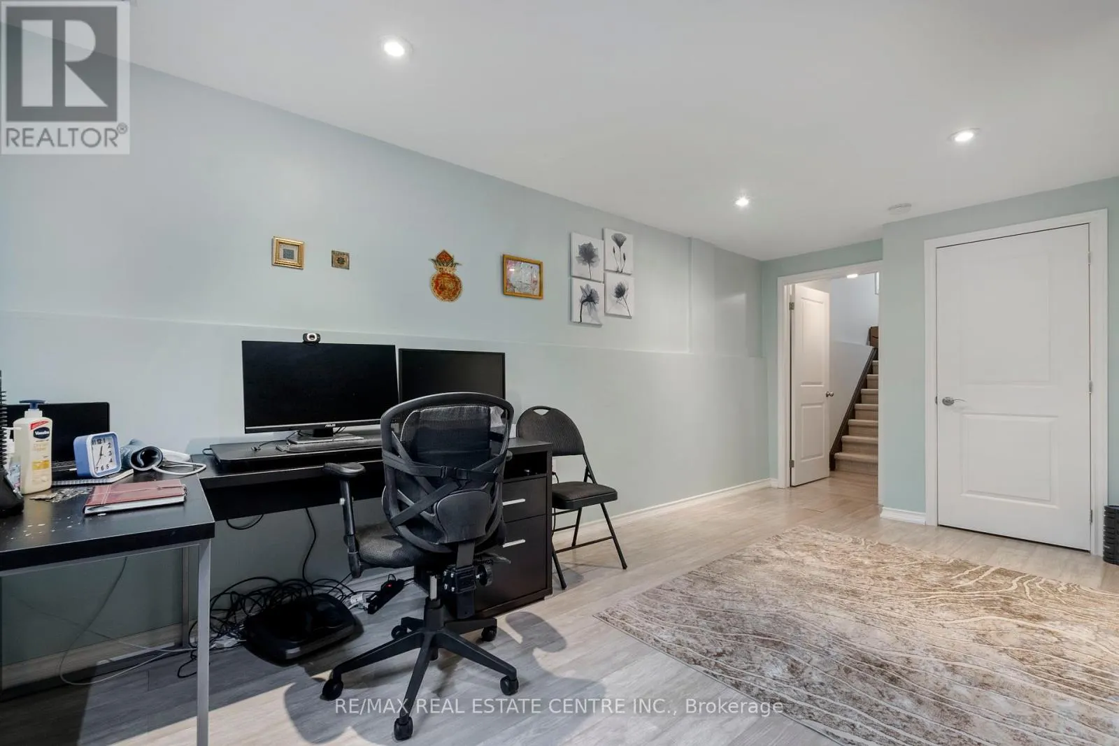 54 - 8 LAKELAWN ROAD