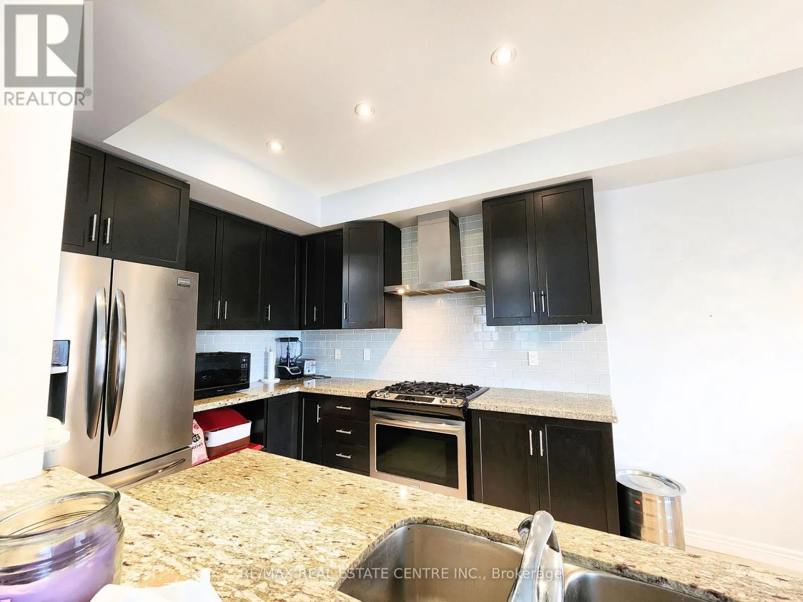 54 - 8 LAKELAWN ROAD