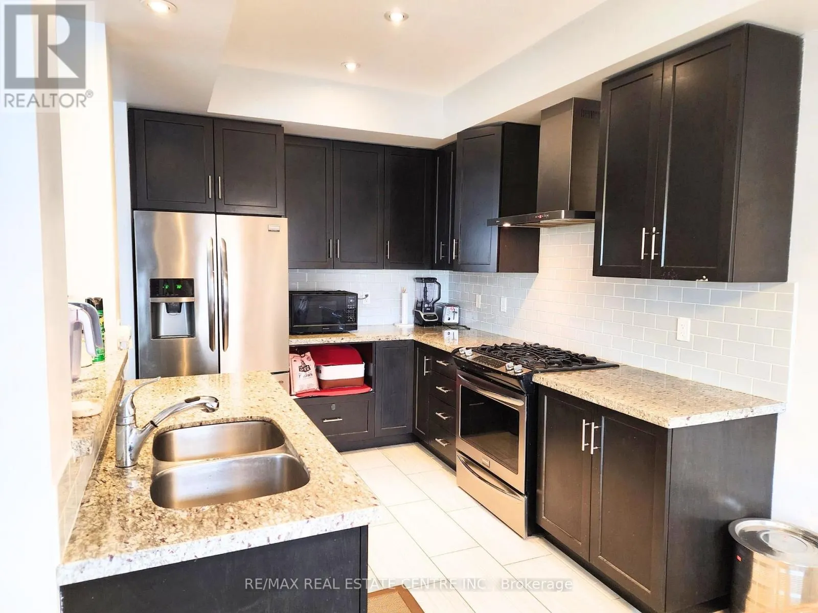 54 - 8 LAKELAWN ROAD