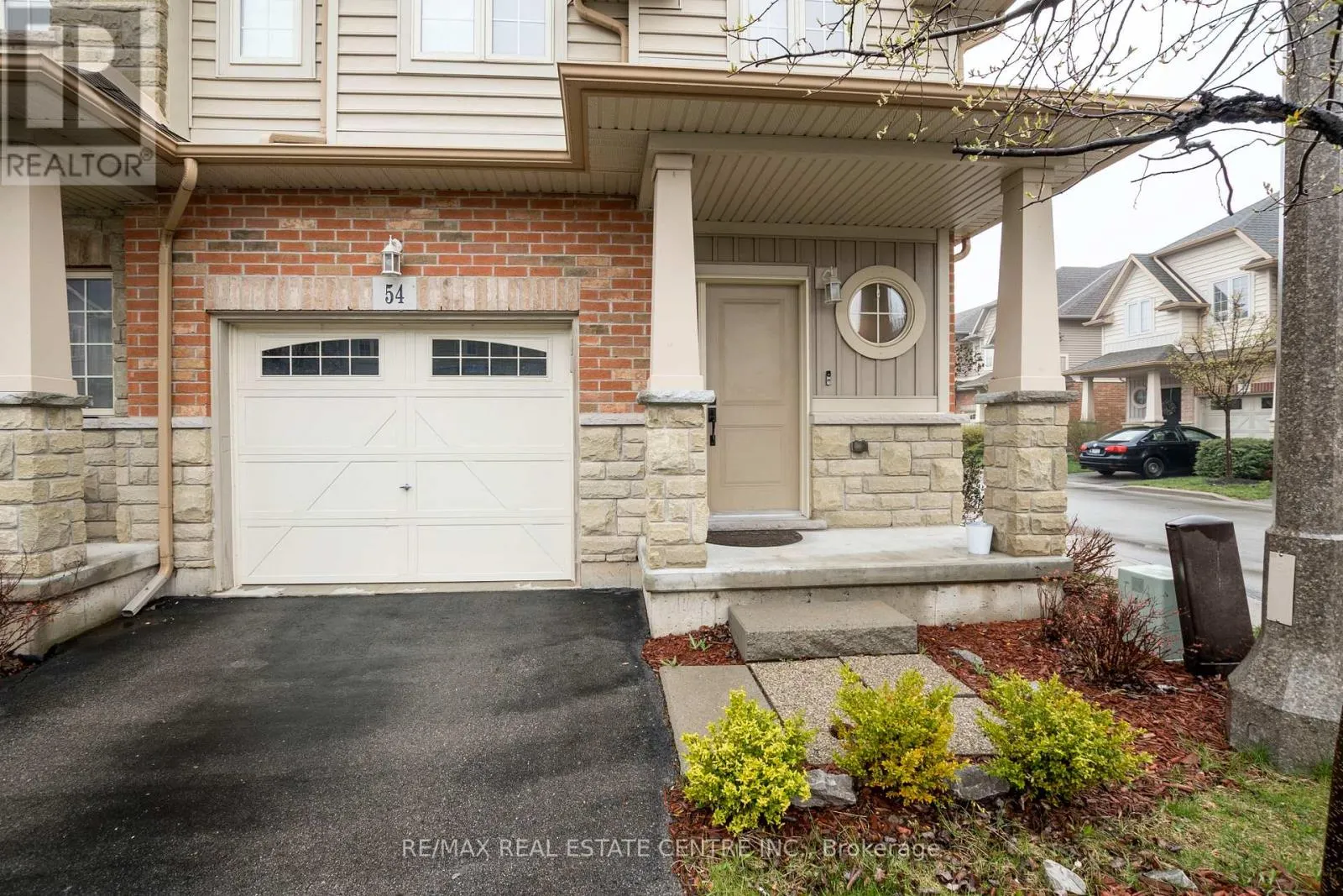54 - 8 LAKELAWN ROAD