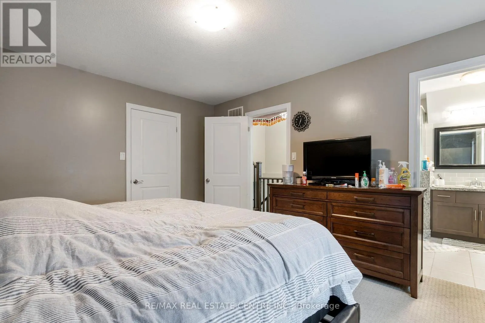 54 - 8 LAKELAWN ROAD