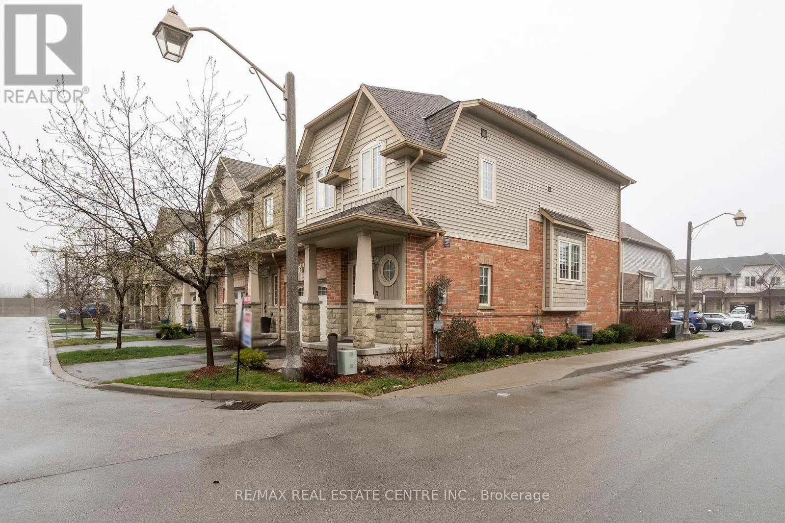 54 - 8 LAKELAWN ROAD