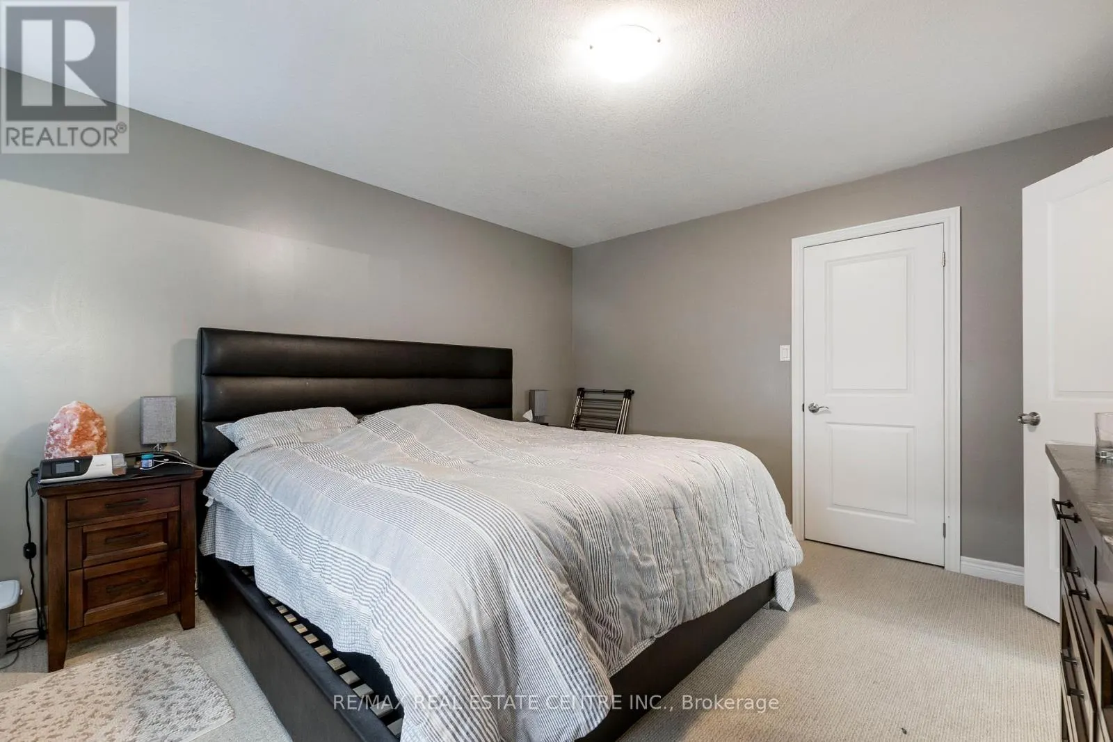 54 - 8 LAKELAWN ROAD