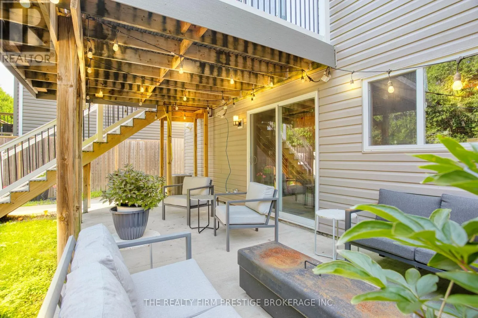 27 WILLIS AVENUE
