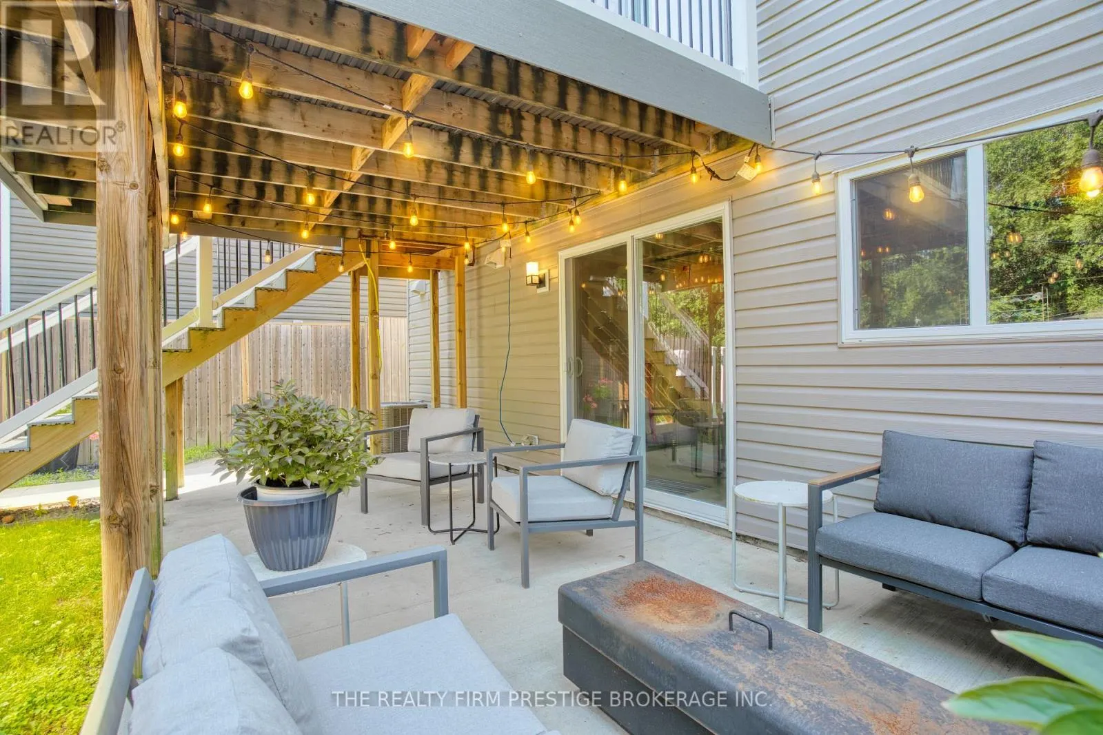 27 WILLIS AVENUE
