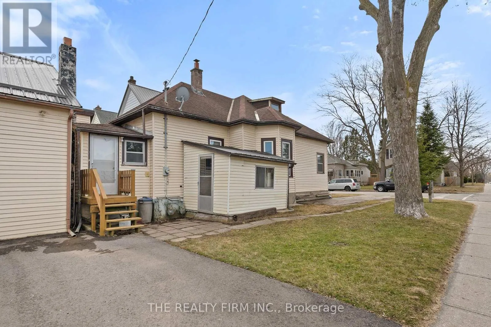 18 FOURTH AVENUE