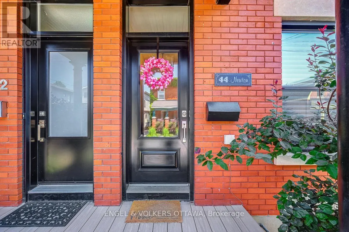 44 NEWTON STREET