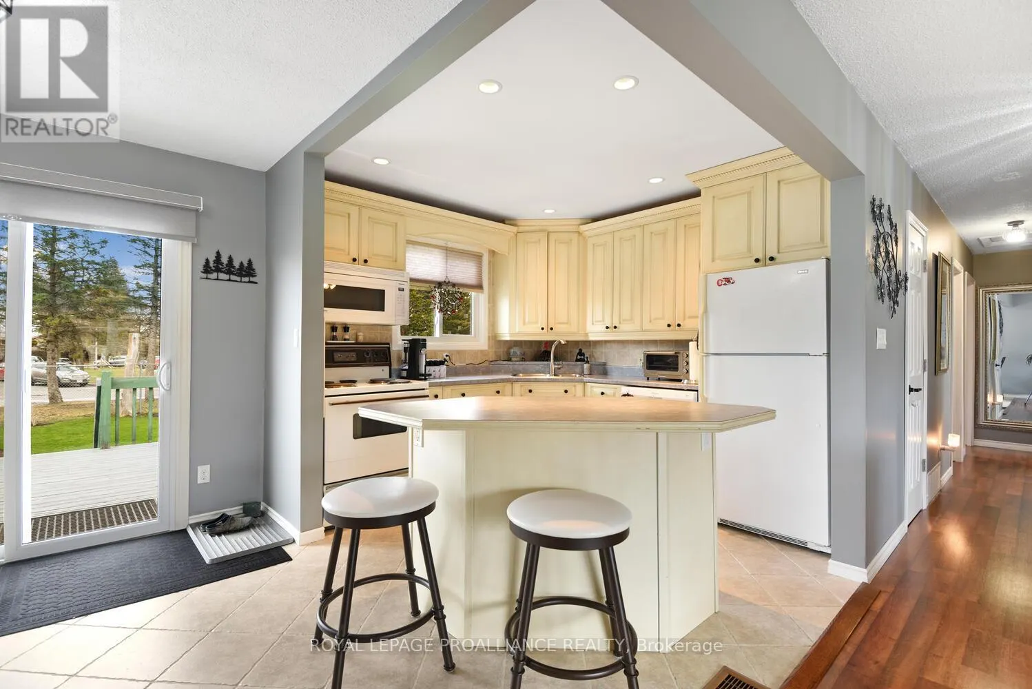 1343 BORDEN CRESCENT