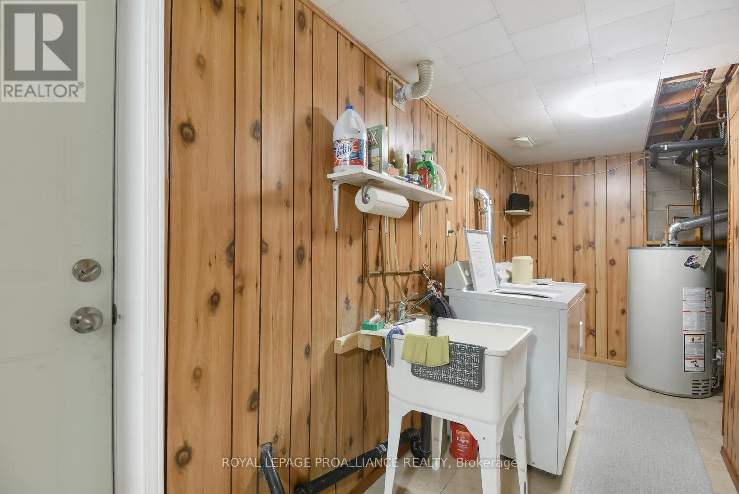 1343 BORDEN CRESCENT