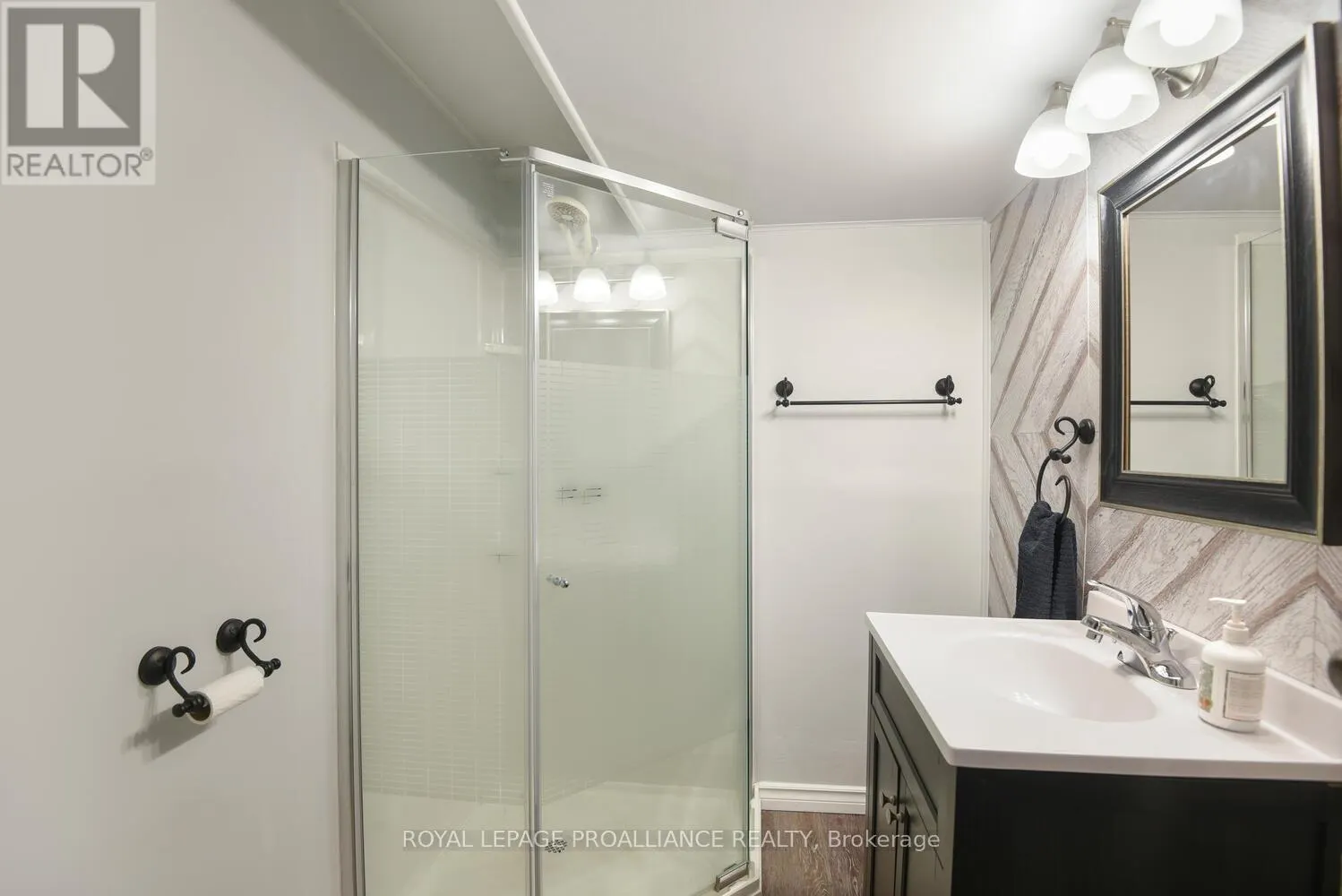 1343 BORDEN CRESCENT