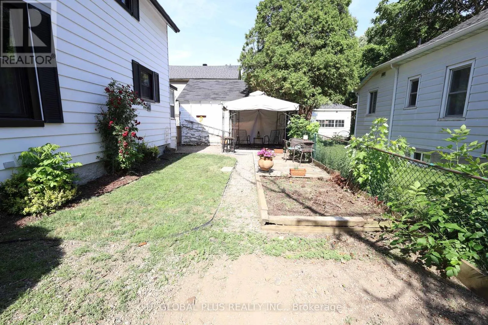 545 ADOLPHUS STREET