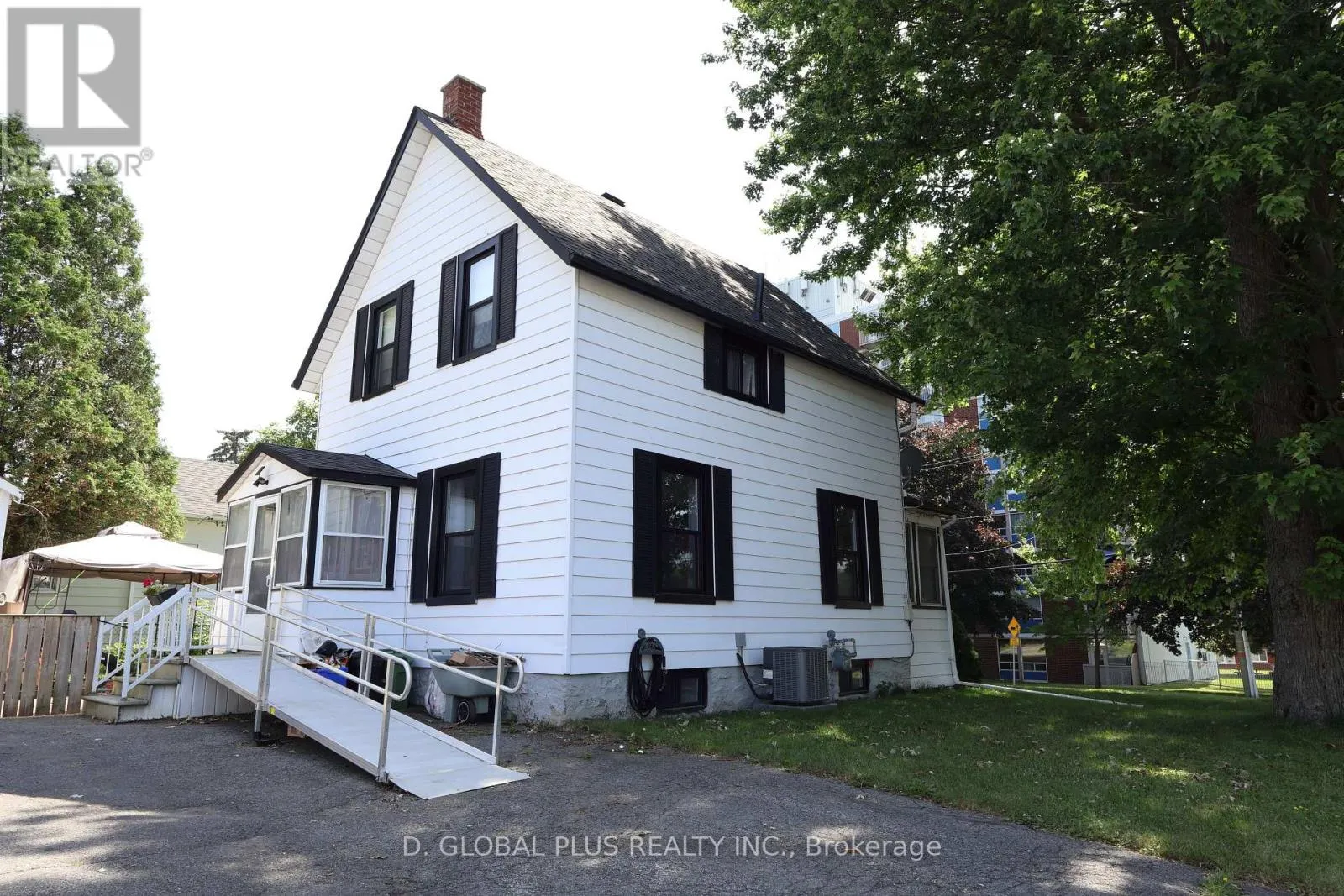 545 ADOLPHUS STREET