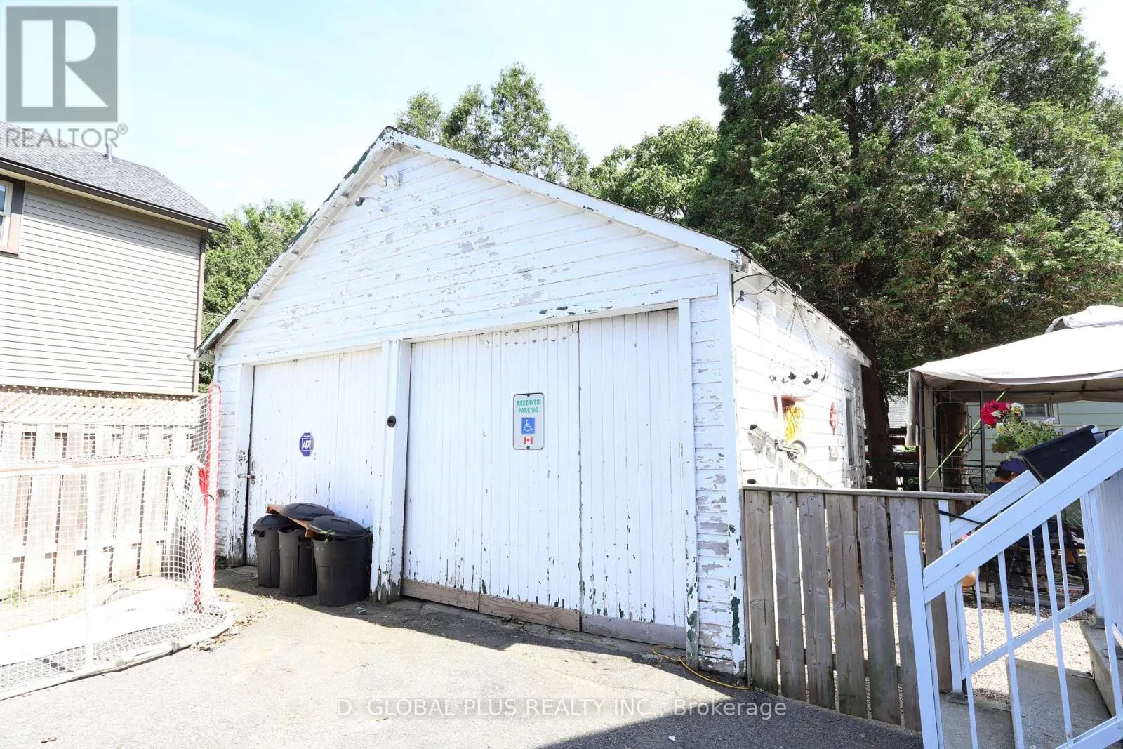 545 ADOLPHUS STREET