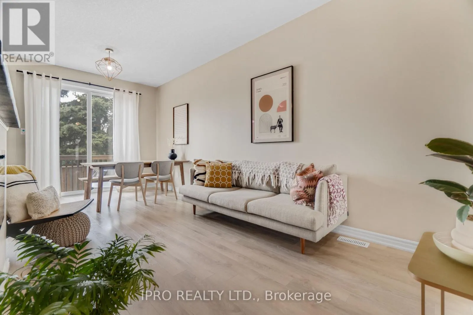 46 - 219 DUNDAS STREET E