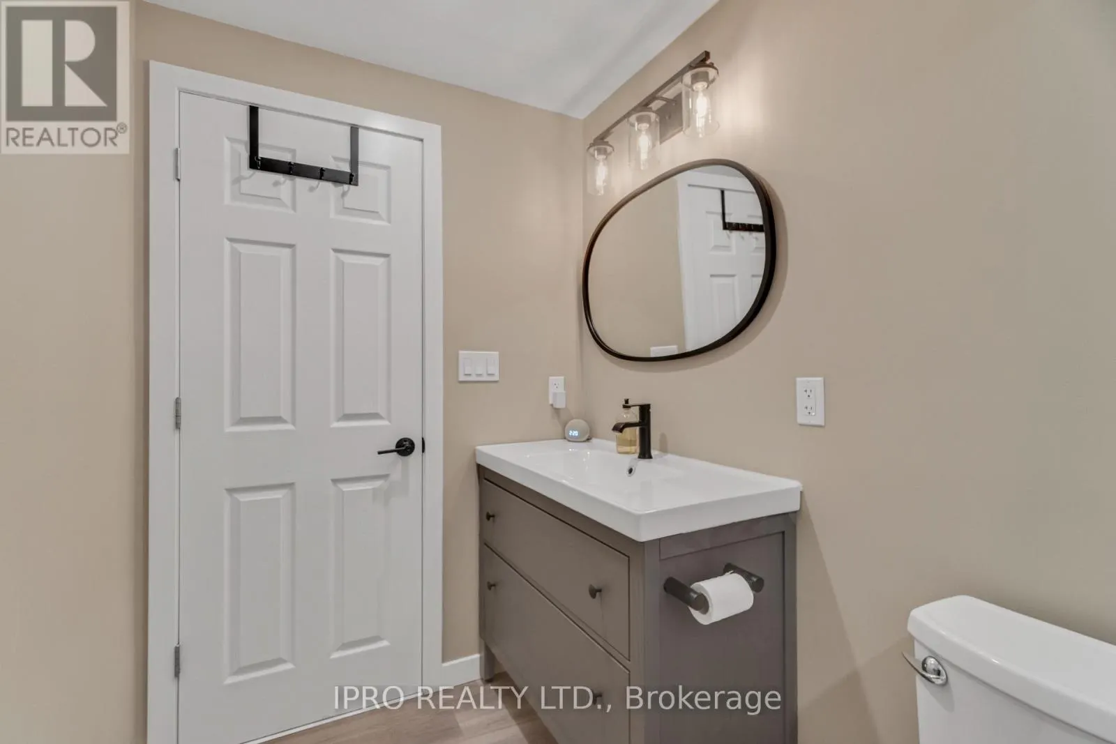 46 - 219 DUNDAS STREET E