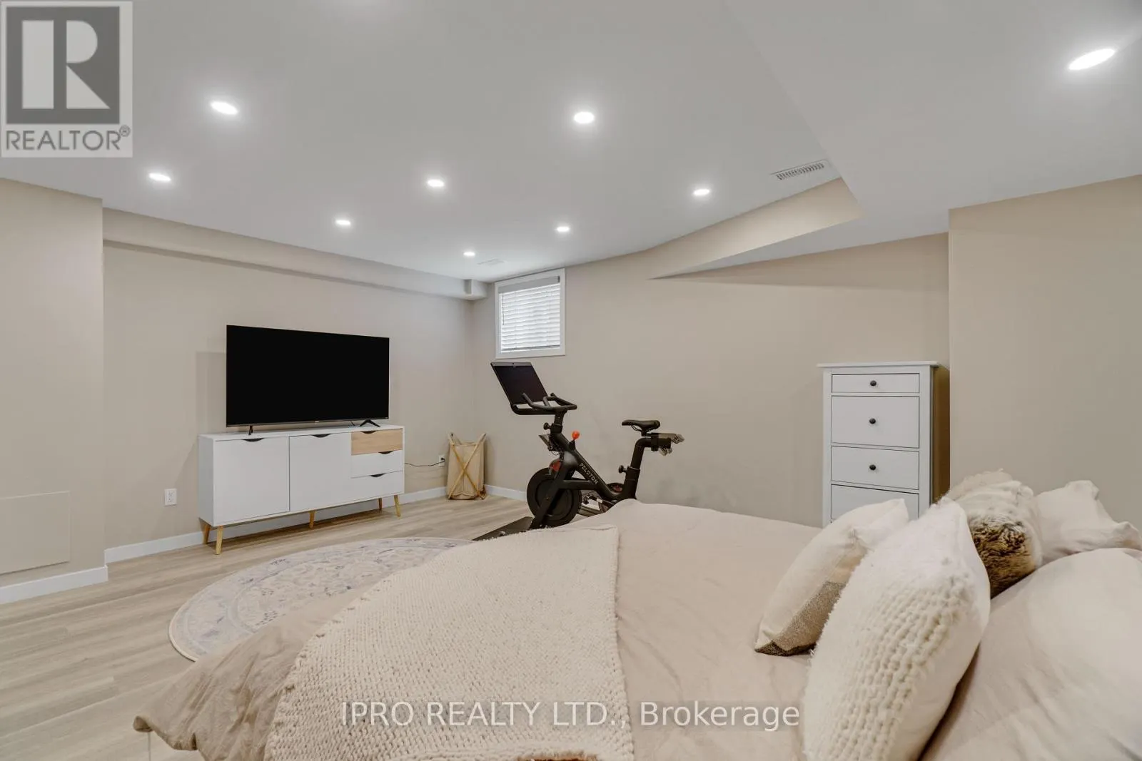 46 - 219 DUNDAS STREET E