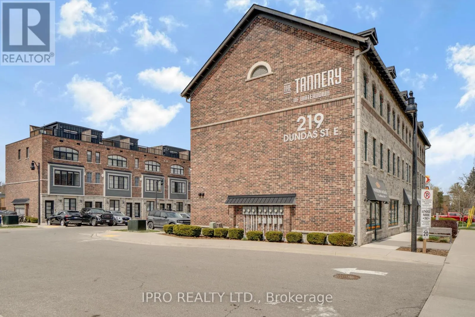 46 - 219 DUNDAS STREET E