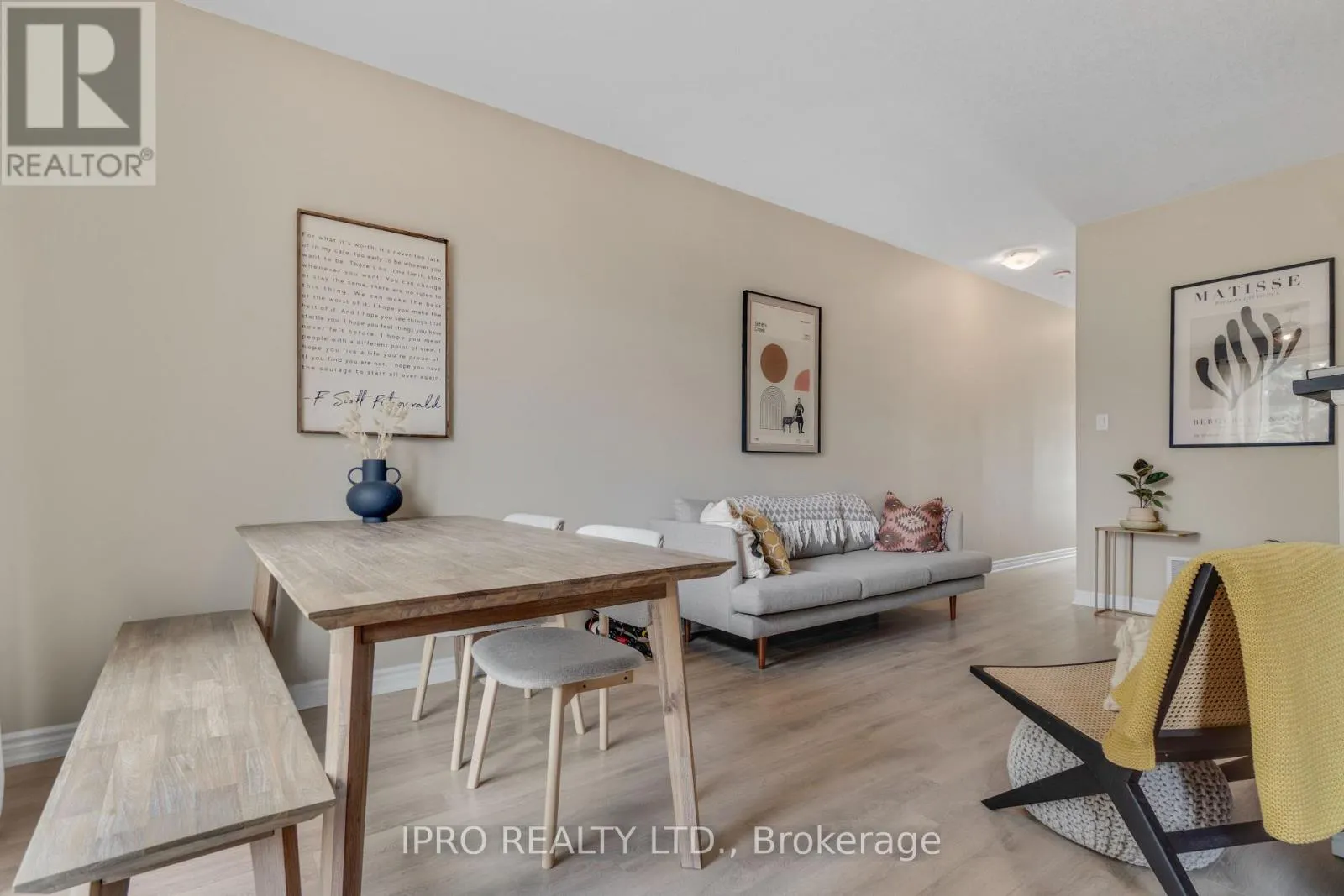 46 - 219 DUNDAS STREET E