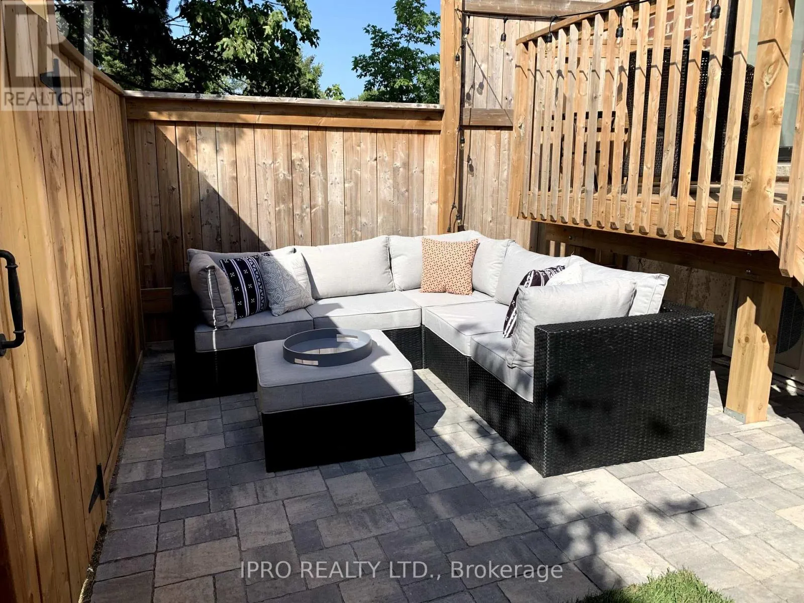 46 - 219 DUNDAS STREET E