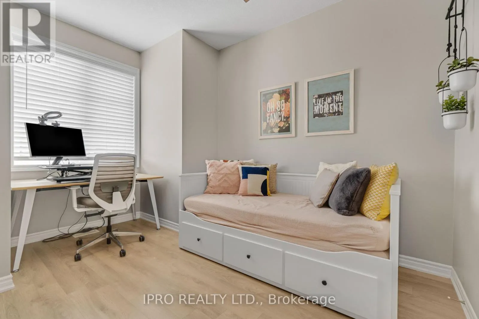46 - 219 DUNDAS STREET E