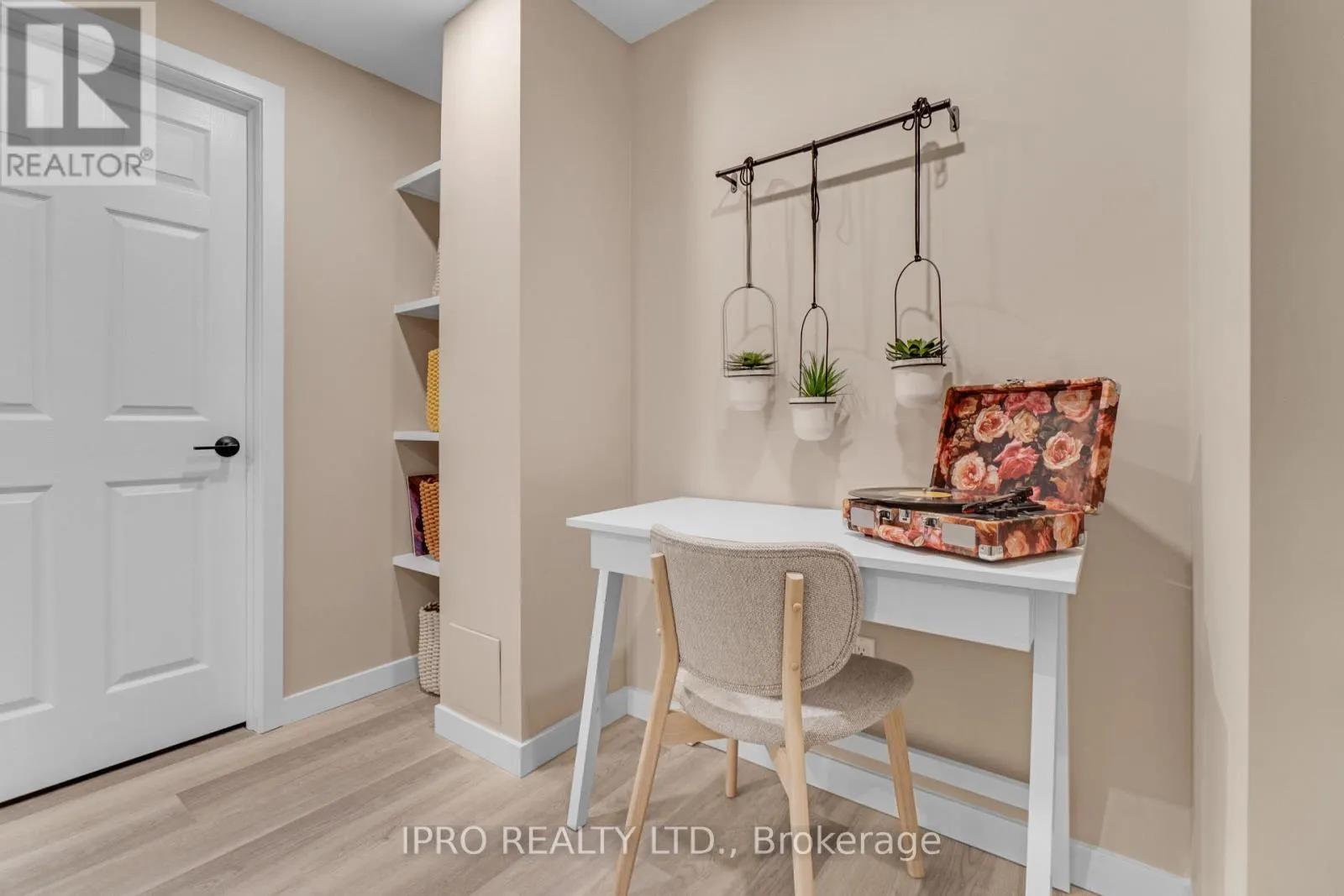 46 - 219 DUNDAS STREET E