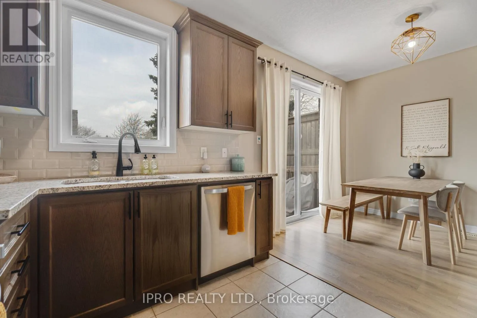 46 - 219 DUNDAS STREET E