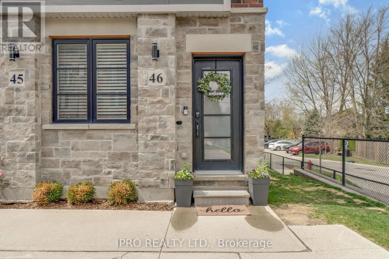 46 - 219 DUNDAS STREET E