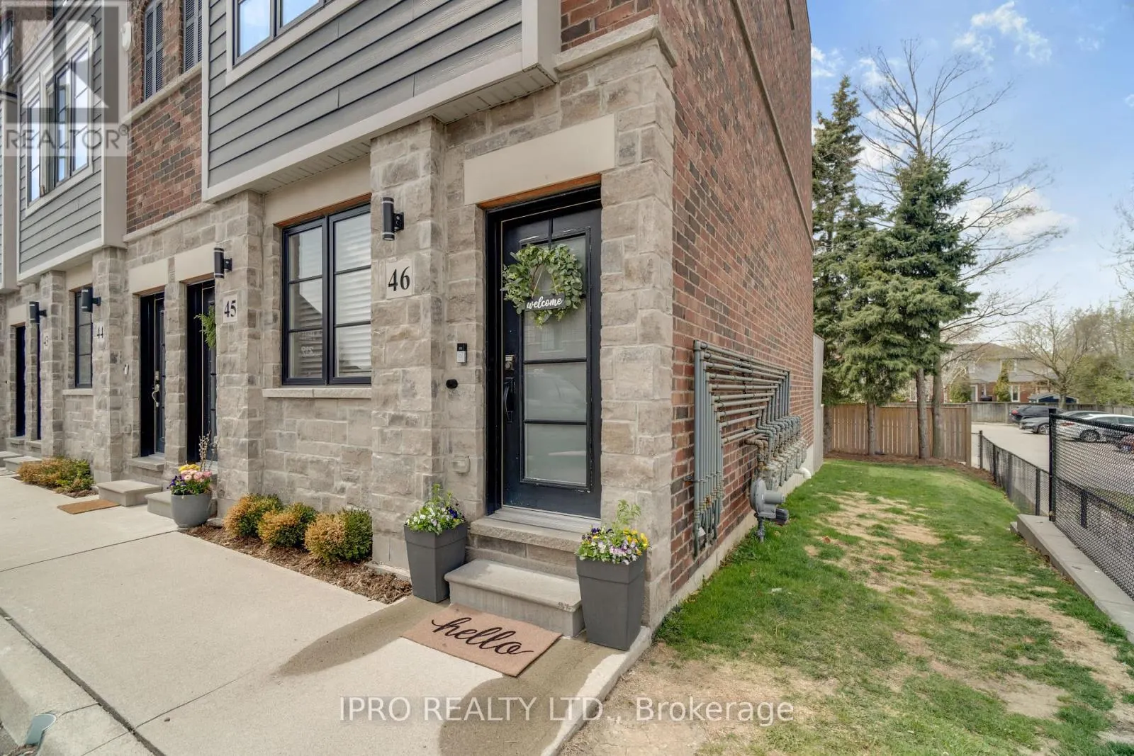 46 - 219 DUNDAS STREET E