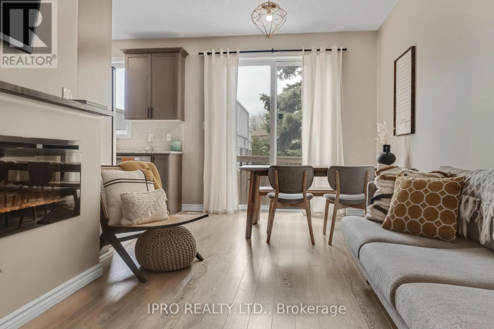 46 - 219 DUNDAS STREET E