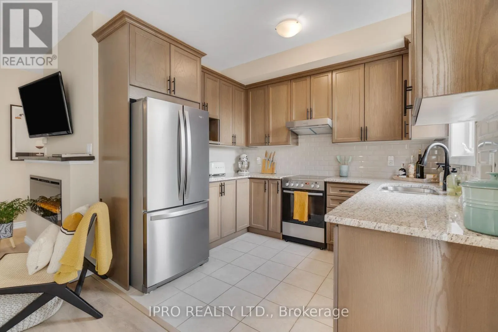 46 - 219 DUNDAS STREET E