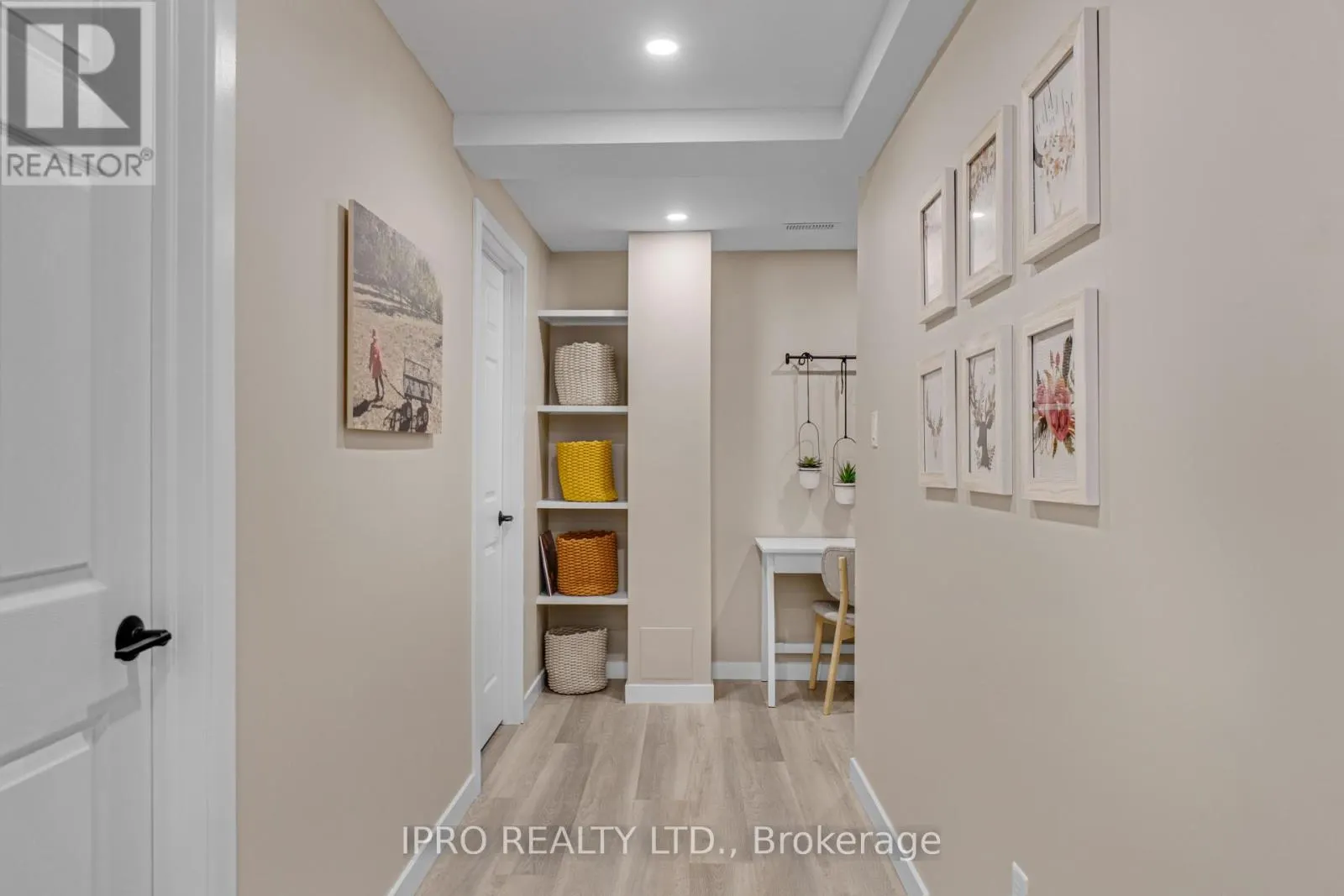 46 - 219 DUNDAS STREET E
