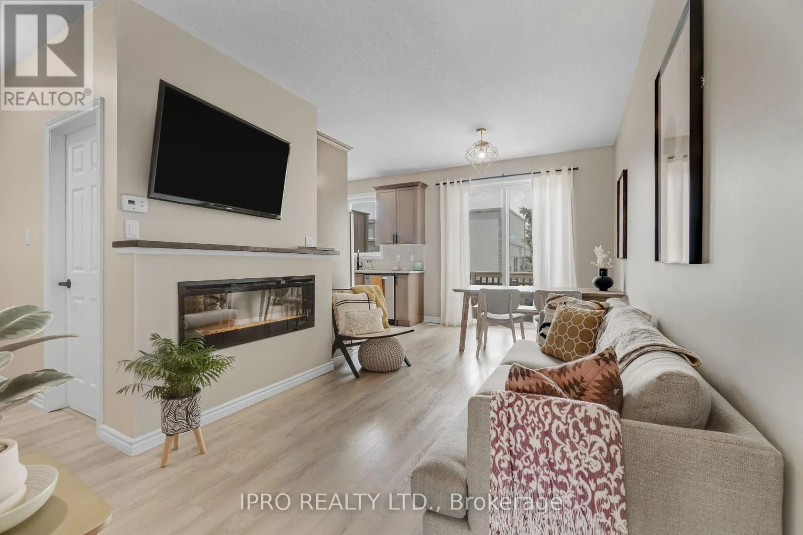 46 - 219 DUNDAS STREET E
