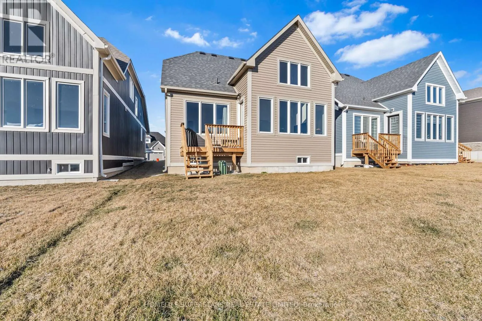 18 OAKMONT DRIVE