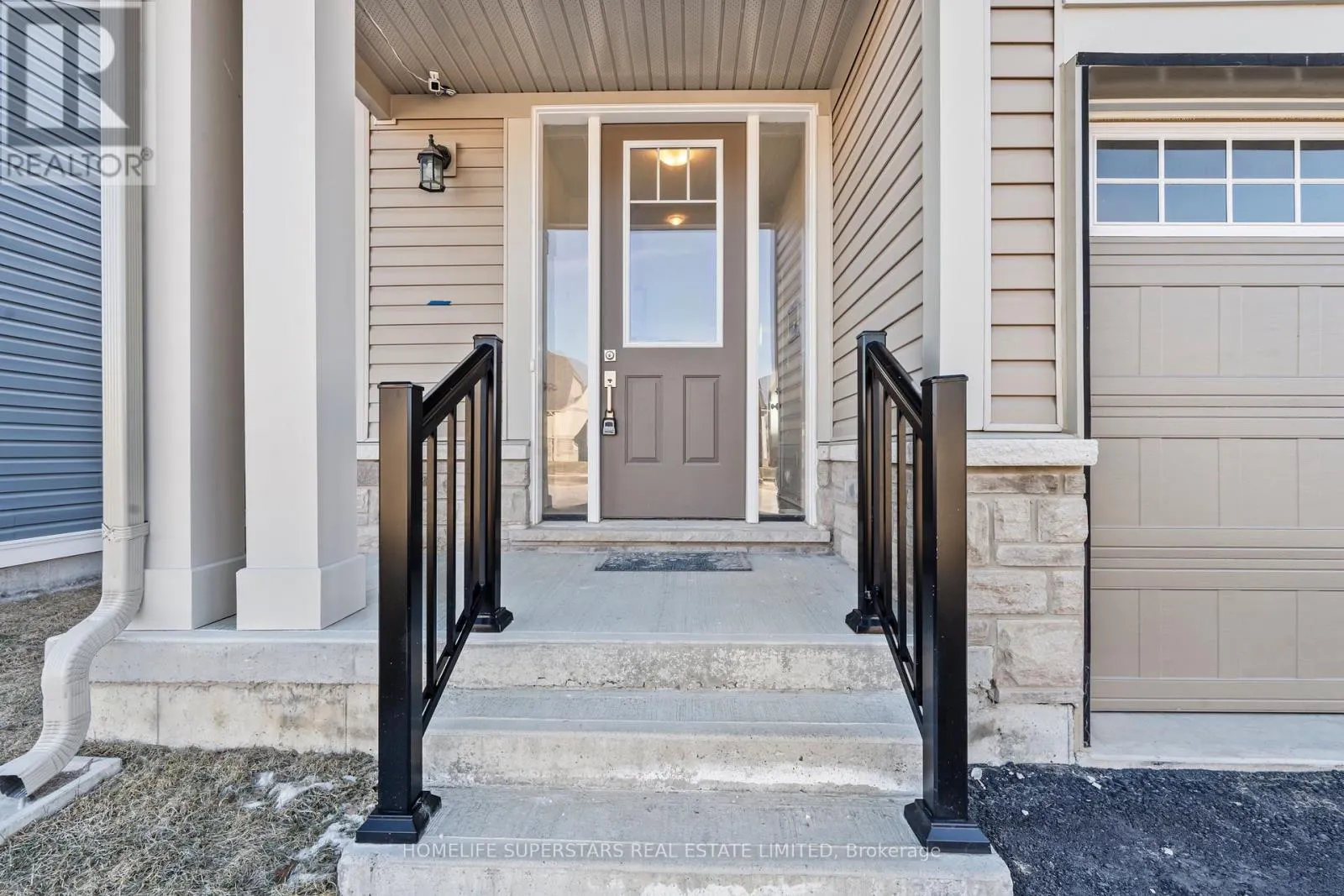 18 OAKMONT DRIVE