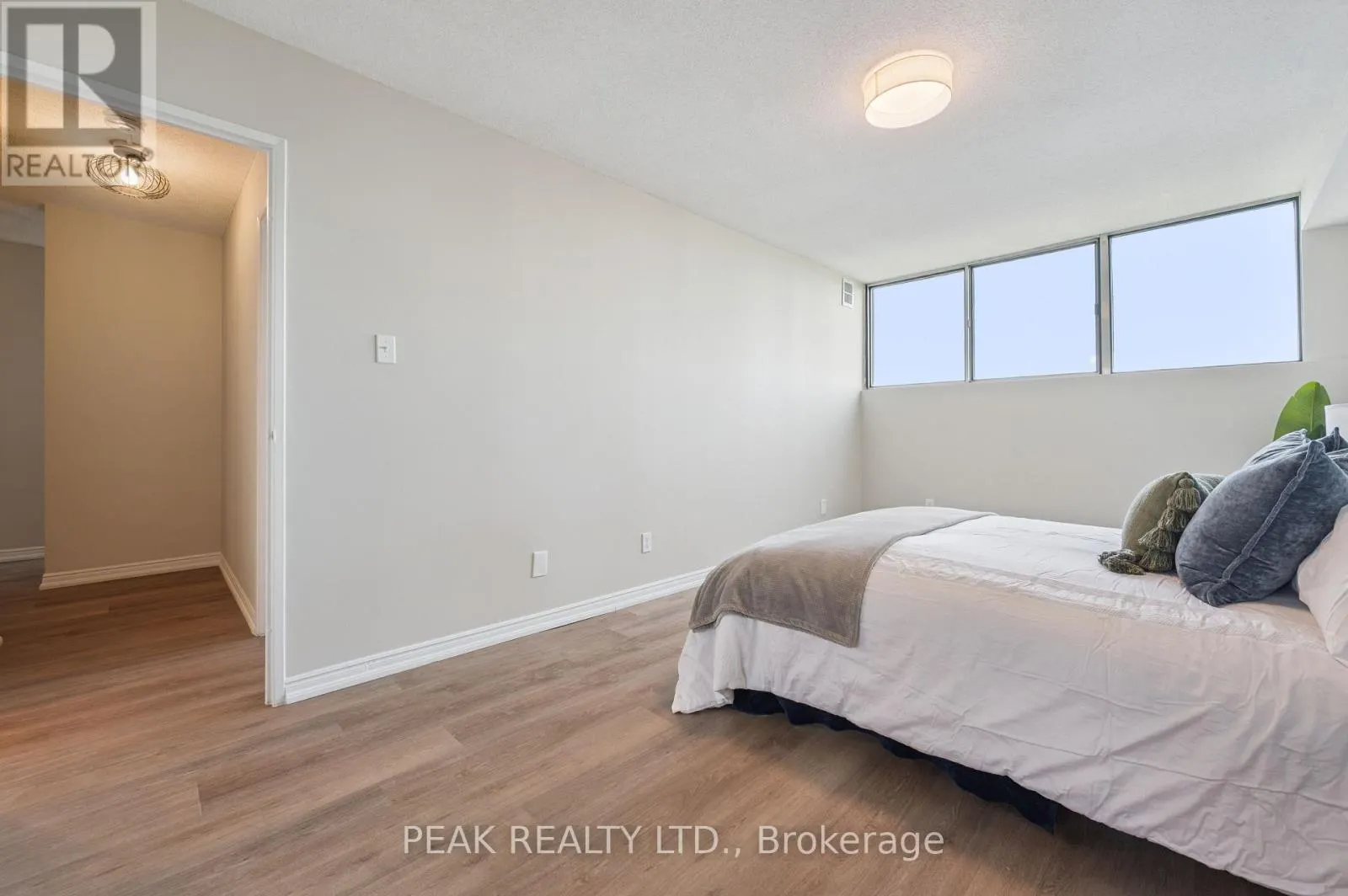 507 - 375 KING STREET E