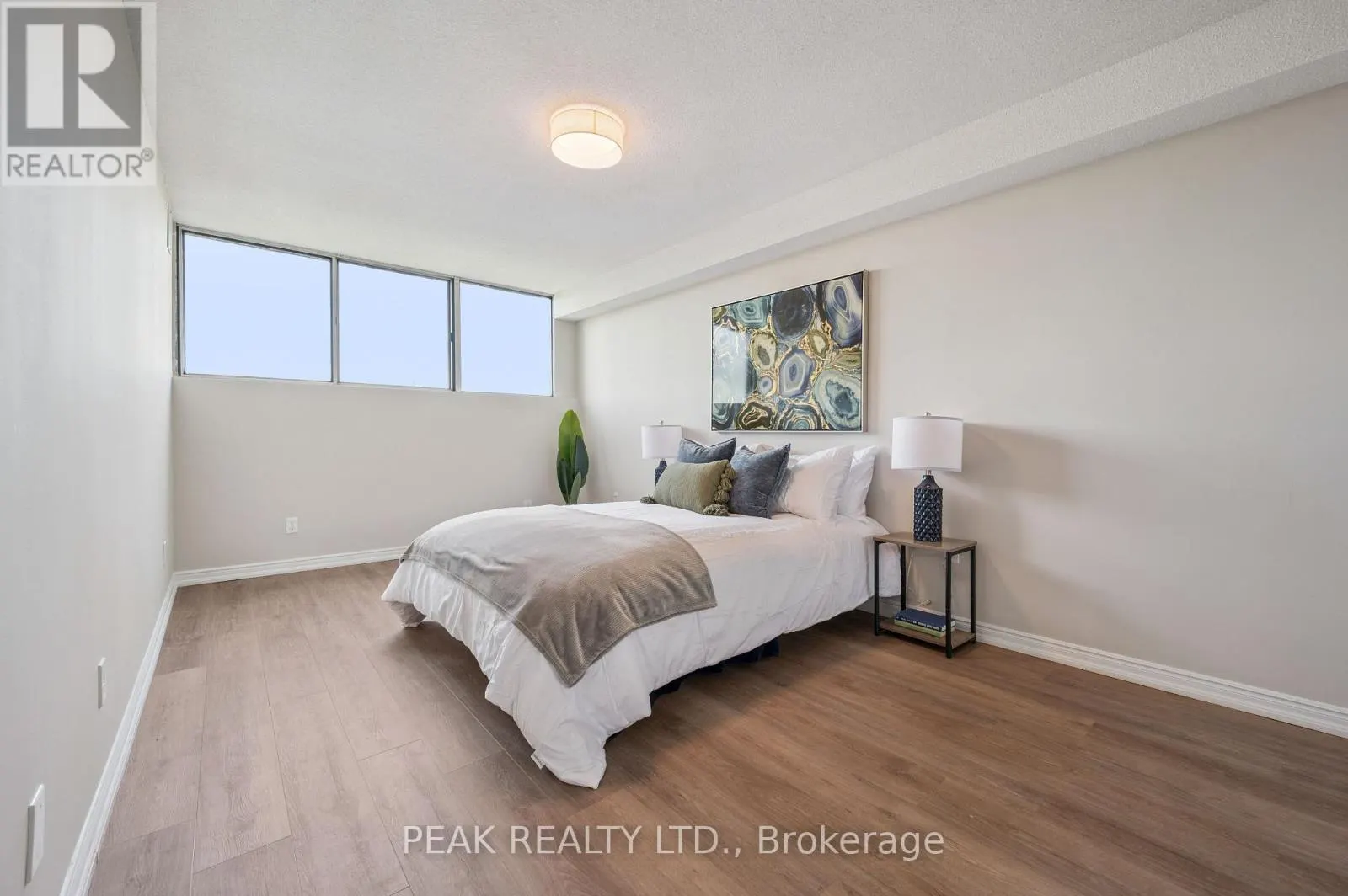 507 - 375 KING STREET E