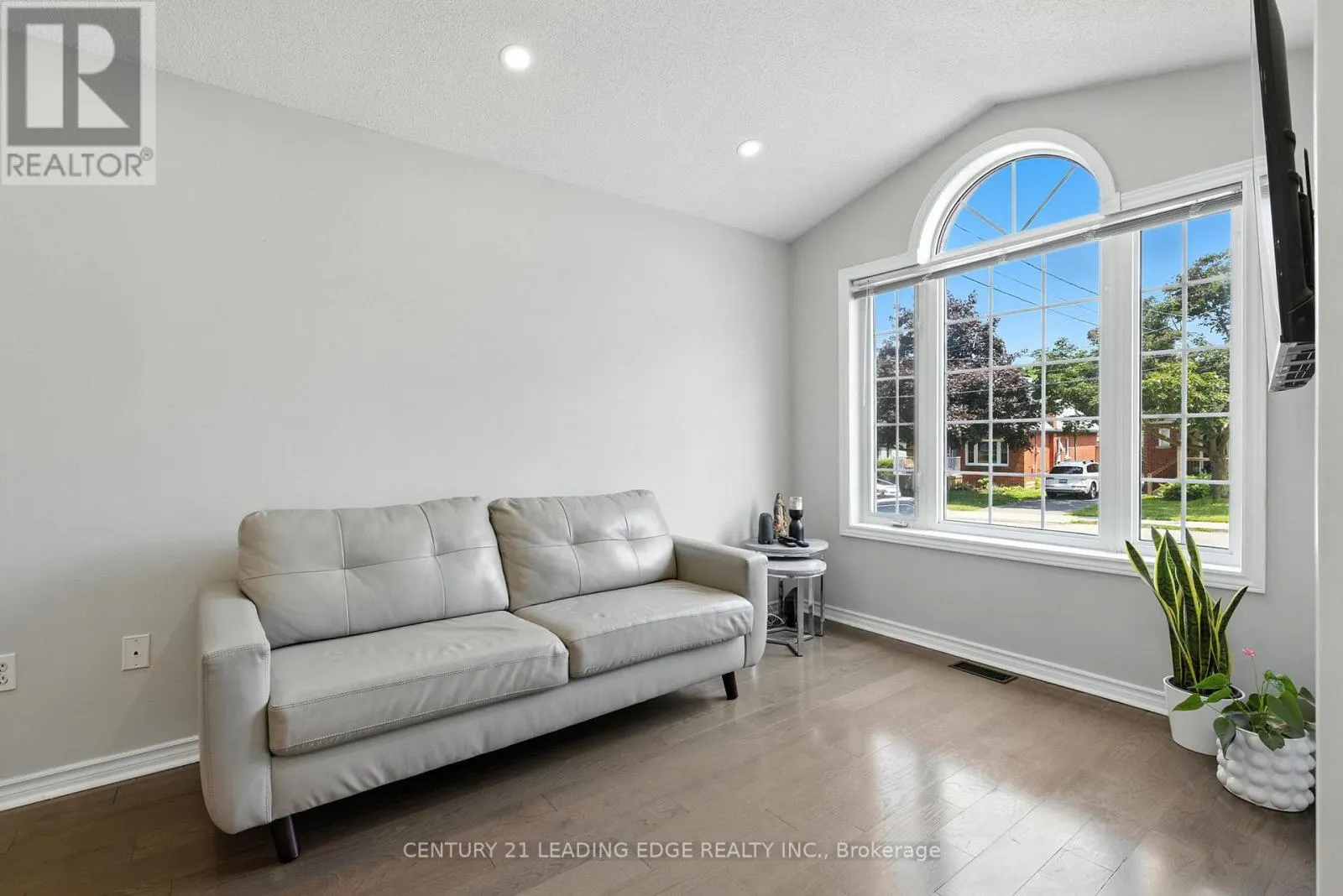 286 E 12TH STREET