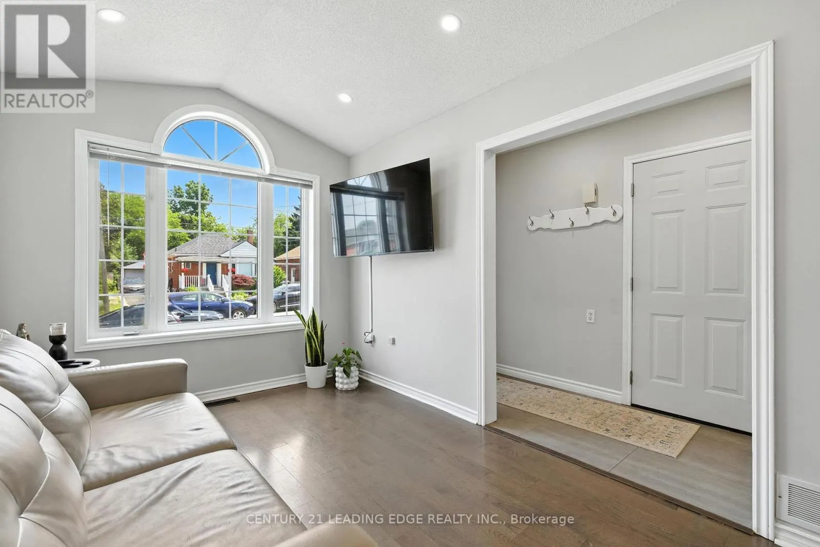 286 E 12TH STREET