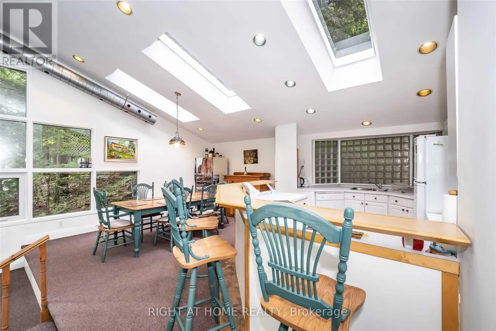 # 10 - 1326 WINDERMERE ROAD