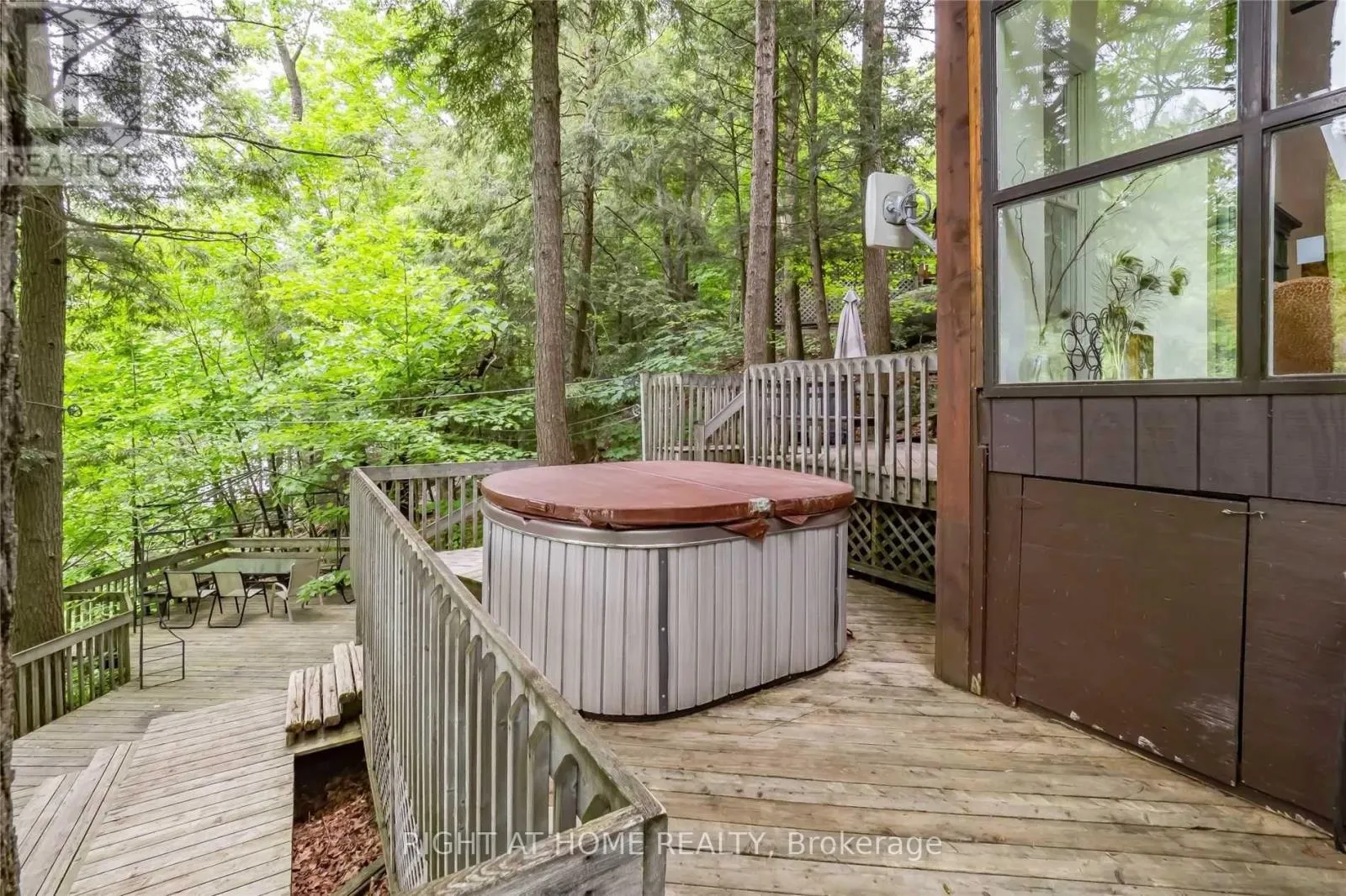 # 10 - 1326 WINDERMERE ROAD