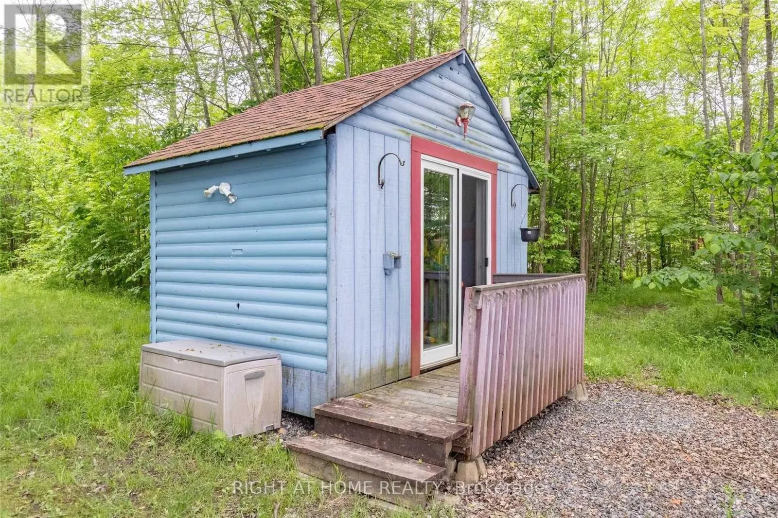 # 10 - 1326 WINDERMERE ROAD