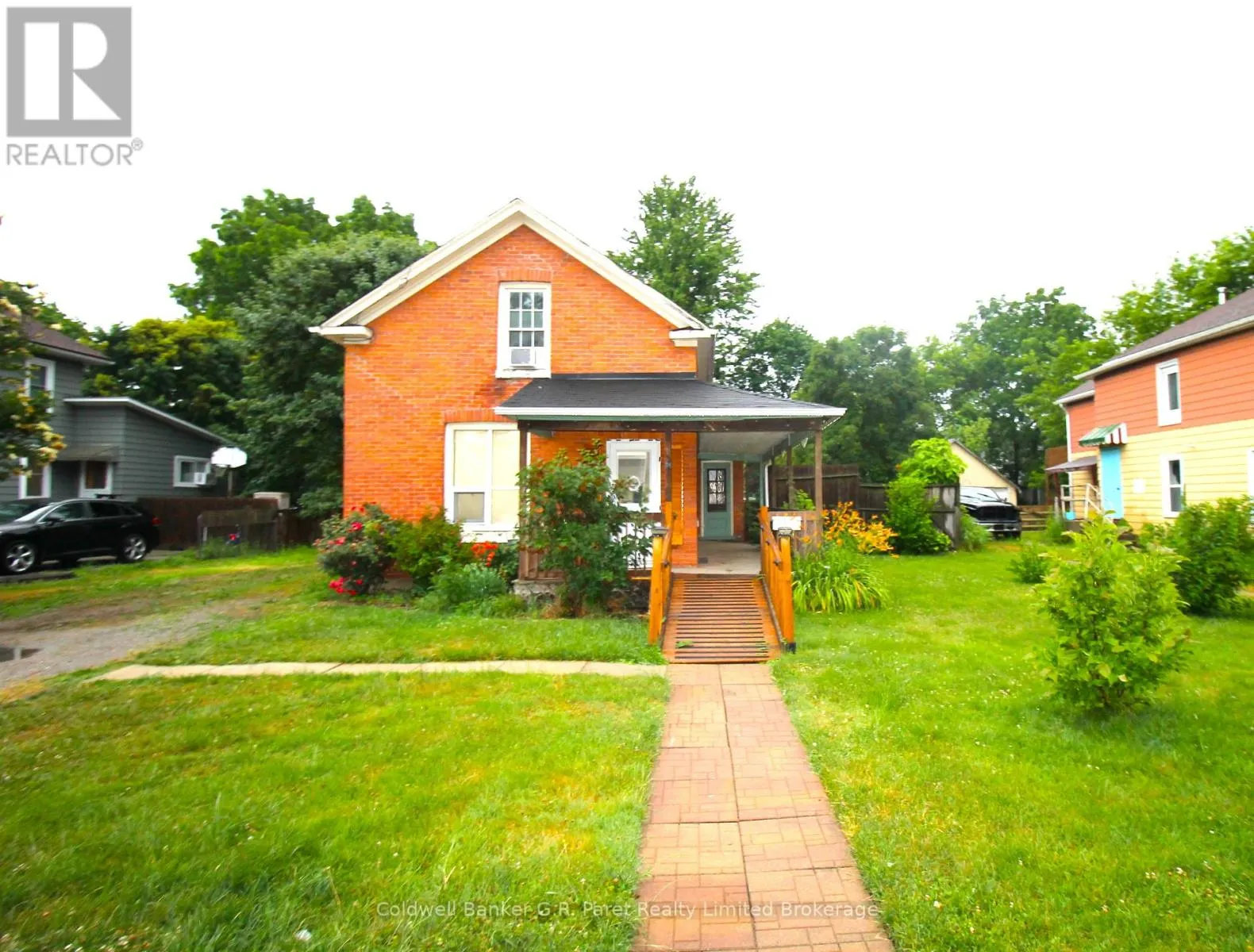217 FOREST STREET W