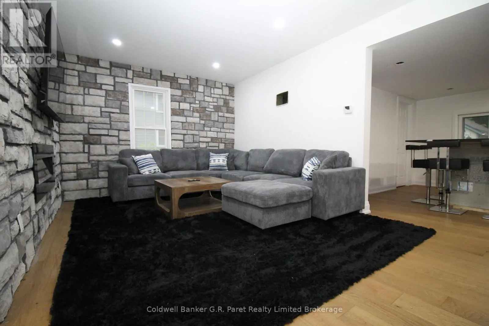 217 FOREST STREET W